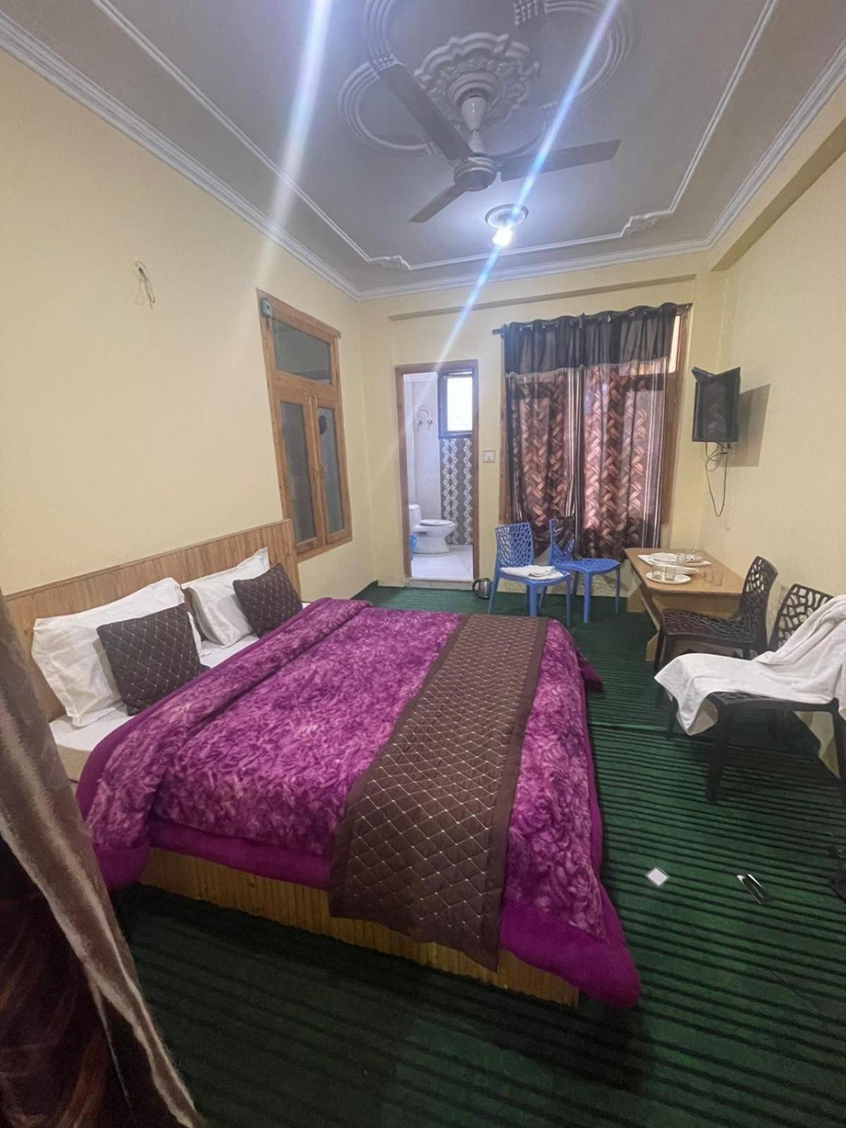 Hotel Paharganj - By - Homely Cashew 3*